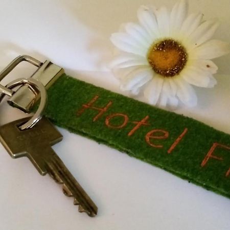 Hotel Flower Power Hehlen Ngoại thất bức ảnh